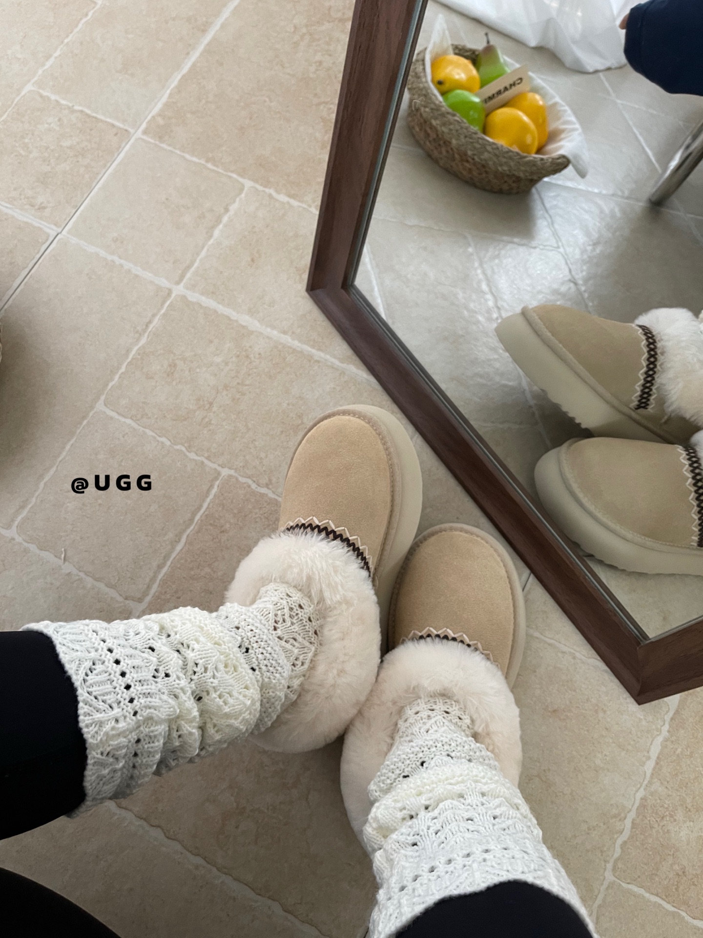 上新🌸Ugg 翻毛民族风雪地靴简直是我的入冬神器❄️隆丰羊皮毛一体雪地靴民族风刺绣，精致感直接拉满！鞋口