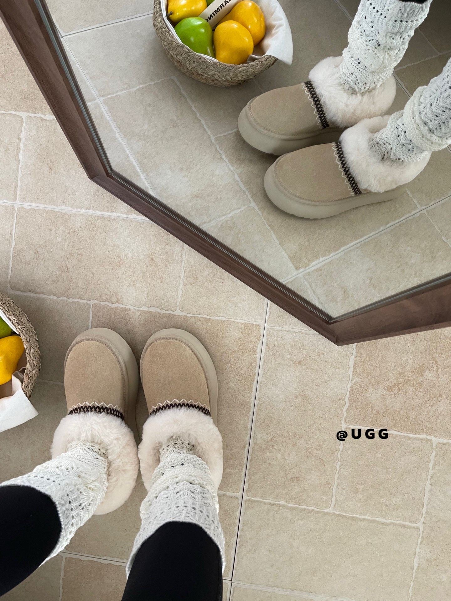 上新🌸Ugg 翻毛民族风雪地靴简直是我的入冬神器❄️隆丰羊皮毛一体雪地靴民族风刺绣，精致感直接拉满！鞋口