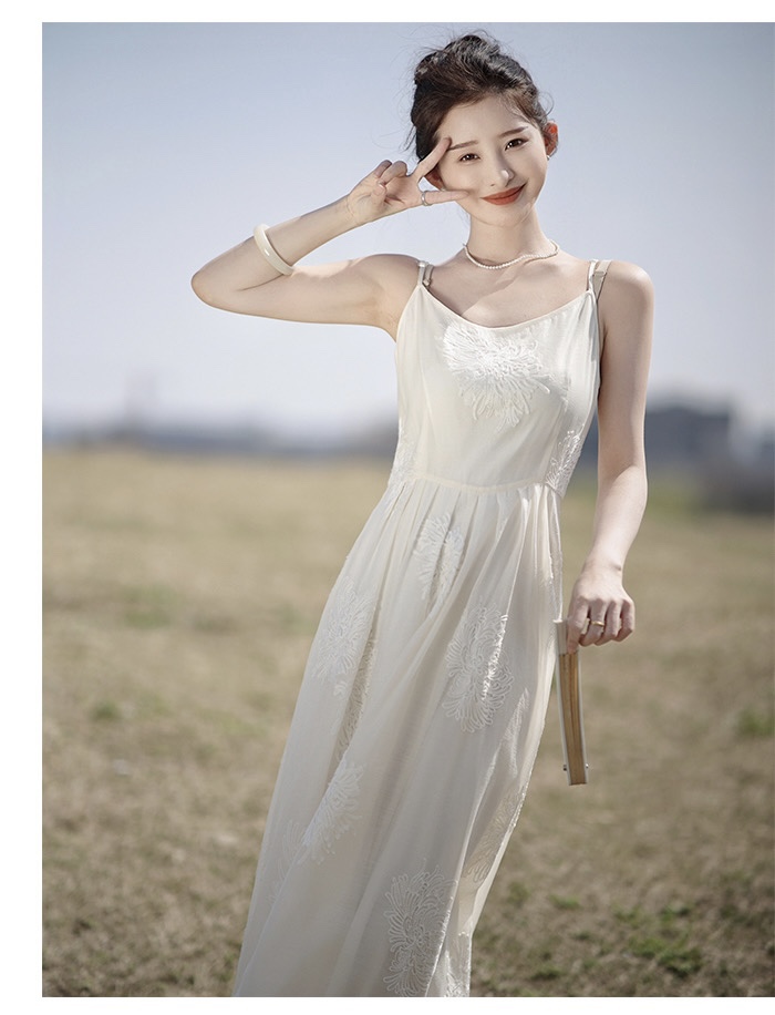白月吊带光连衣裙 简约的设计，不失优雅大气 拉长身材比例 展露迷人锁骨 SMLXL Aeydjy0wdey1