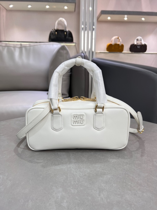 Miu Miu Bowling Bag in White Leather with Matelasse Pattern, 27x12x9cm 1 Miu Miu Bowling Bag in White Leather with Matelasse Pattern, 27x12x9cm