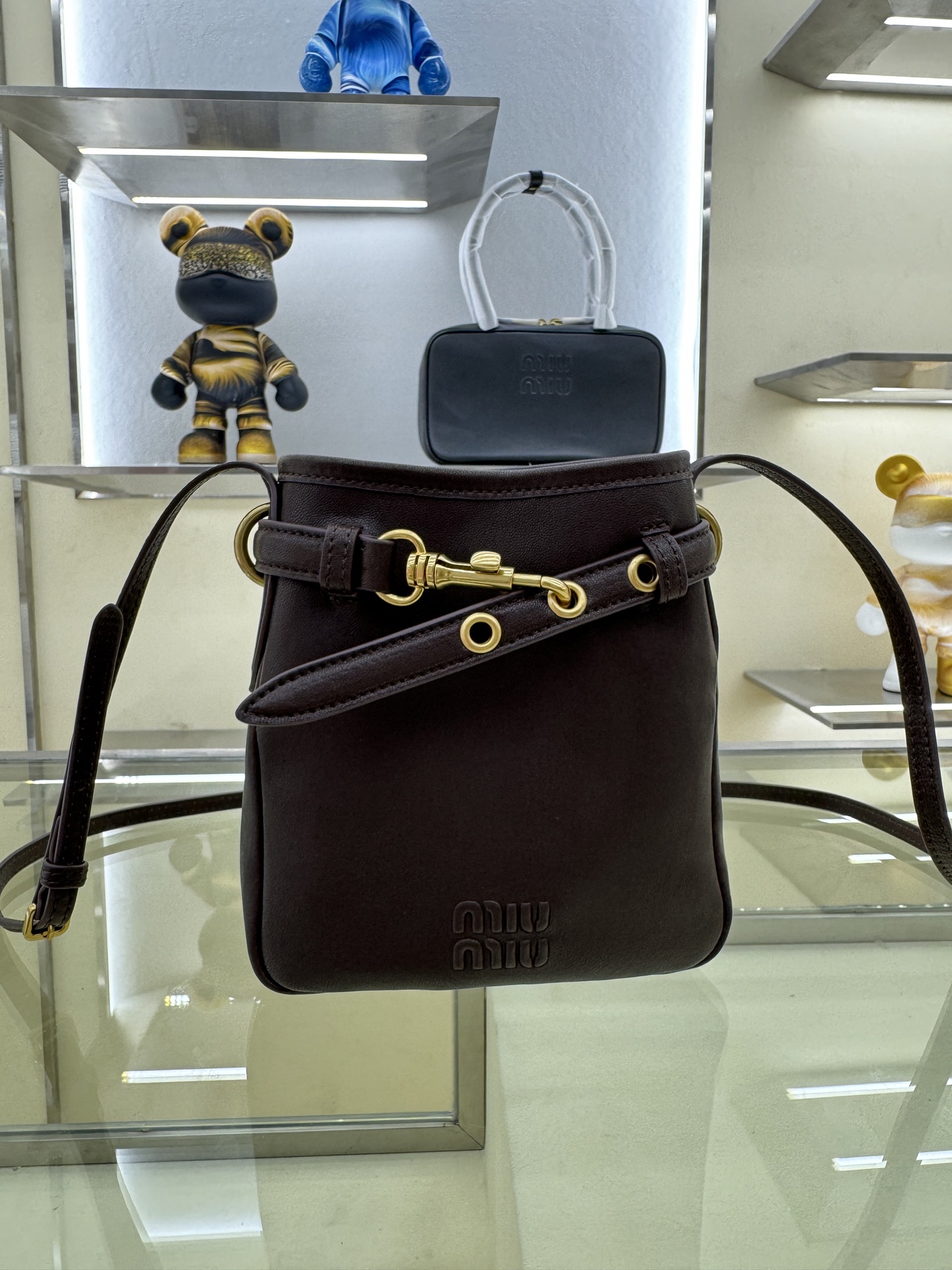 Miu Miu Style Leather Crossbody Bag Lookbook Reference image 2