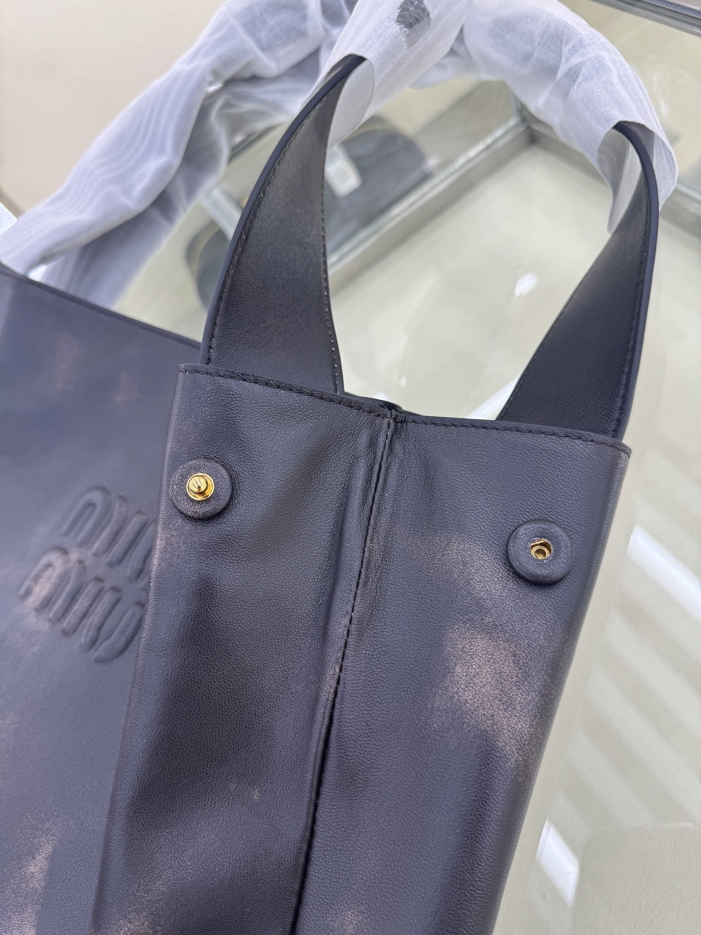 Miu Miu Large Hobo Tote Bag in Distressed Leather,39 X 38.5 X 11 cm 8 i1754060509988 9745 0 6