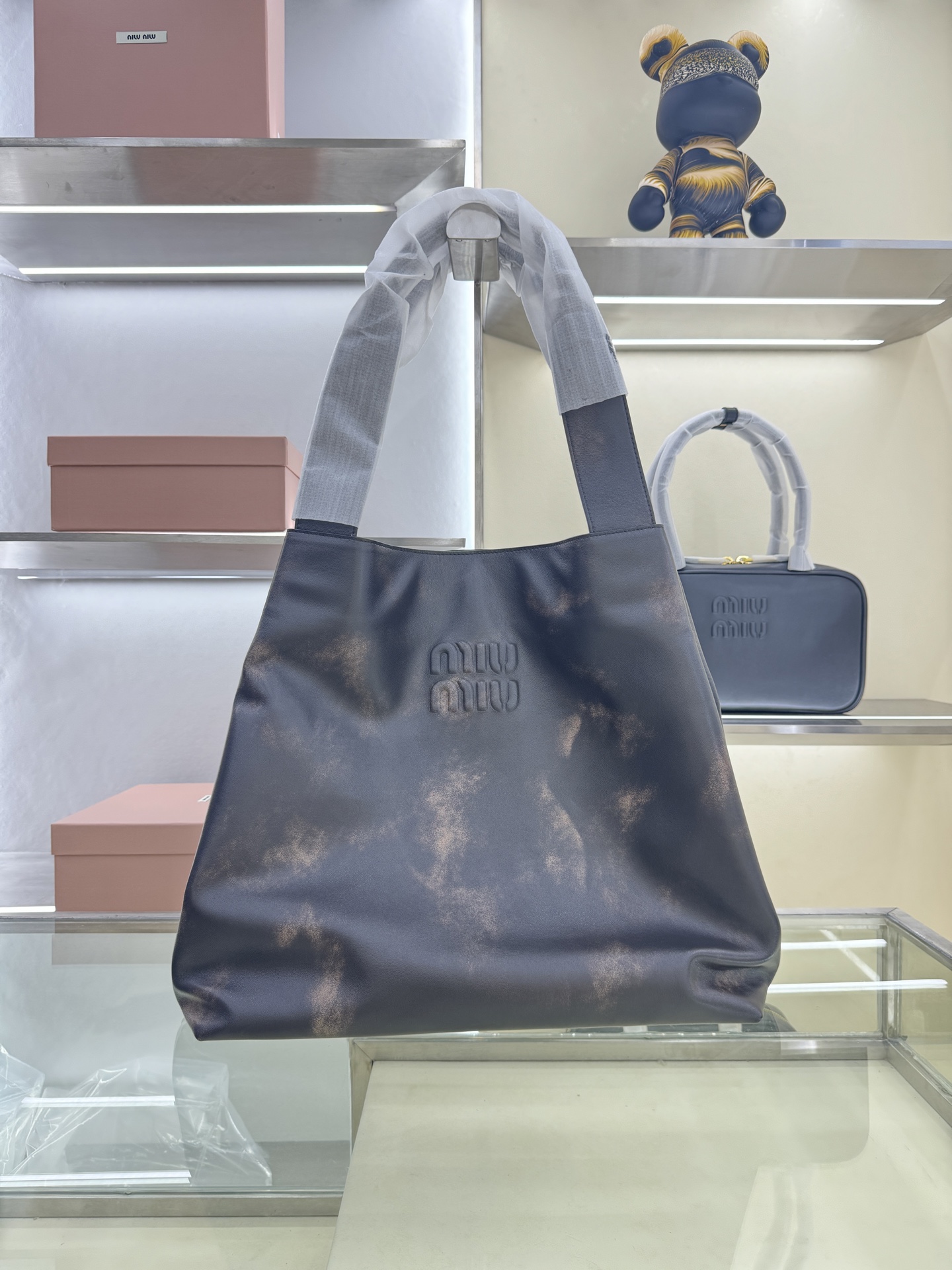 Miu Miu Large Hobo Tote Bag in Distressed Leather,39 X 38.5 X 11 cm 2 i1754060509995 725 0 0