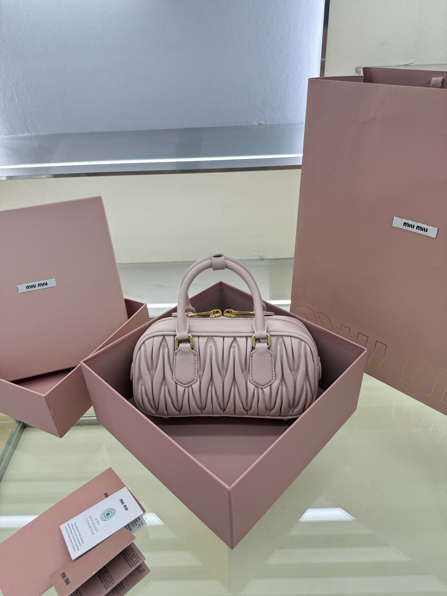Miu Miu Style Pink Leather Bag Lookbook Reference image 2