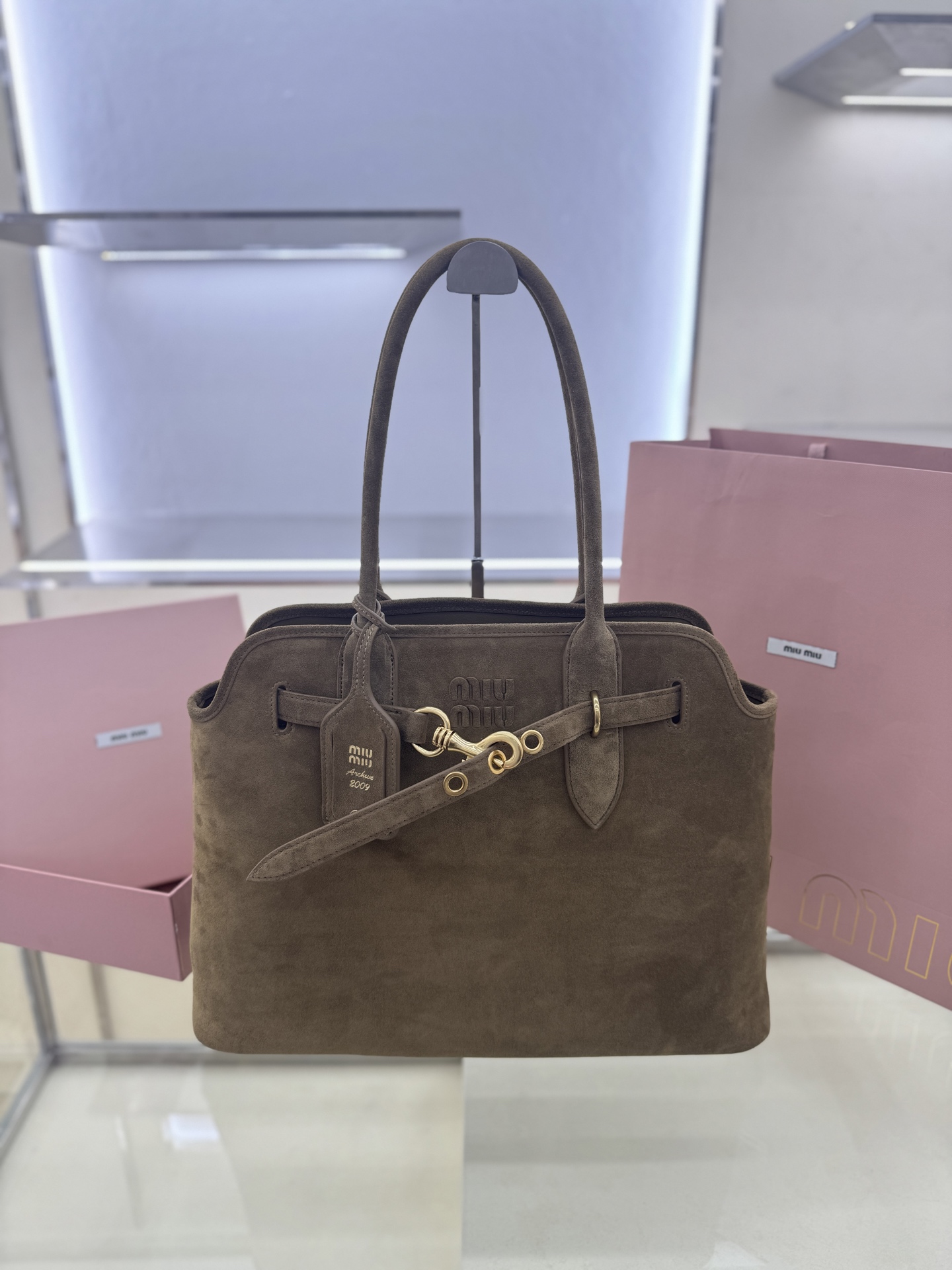 Miu Miu Style Beige Leather Tote Bag Lookbook Reference image 1