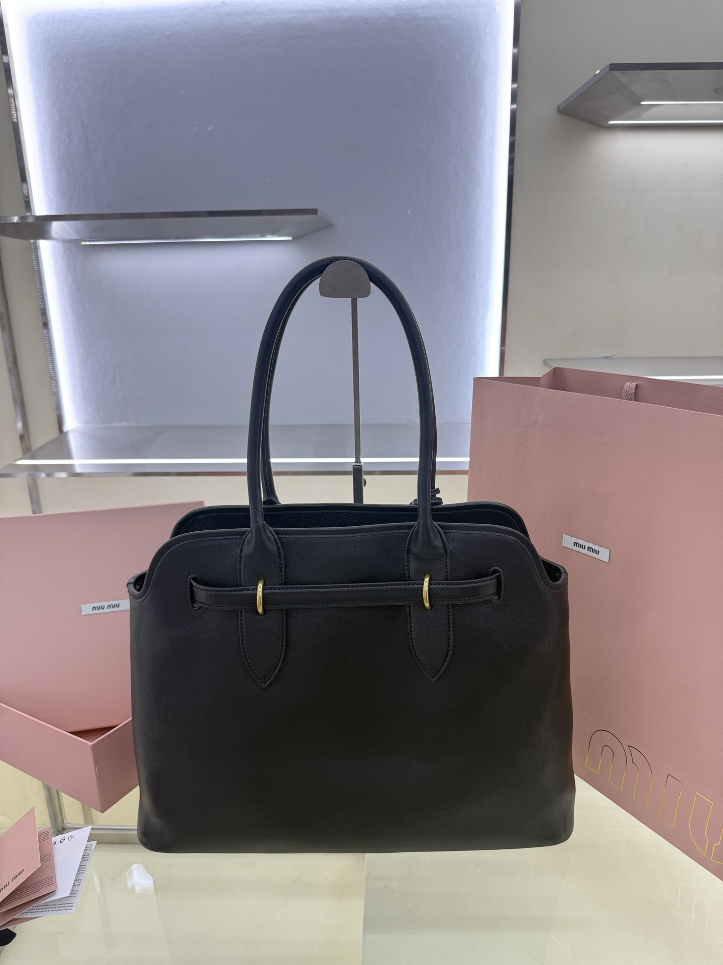 Miu Miu Style Black Leather Tote Bag Lookbook Reference image 2