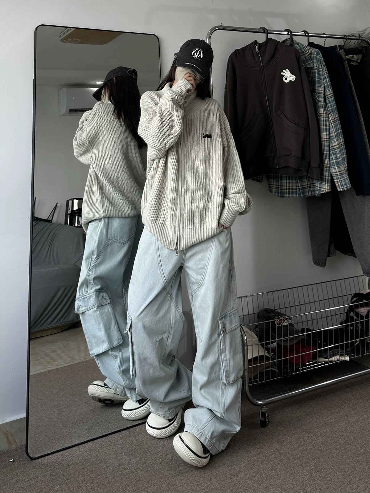 High-Tech Water Washed Broad-Legged Jeans for All Body Types - 图片 3