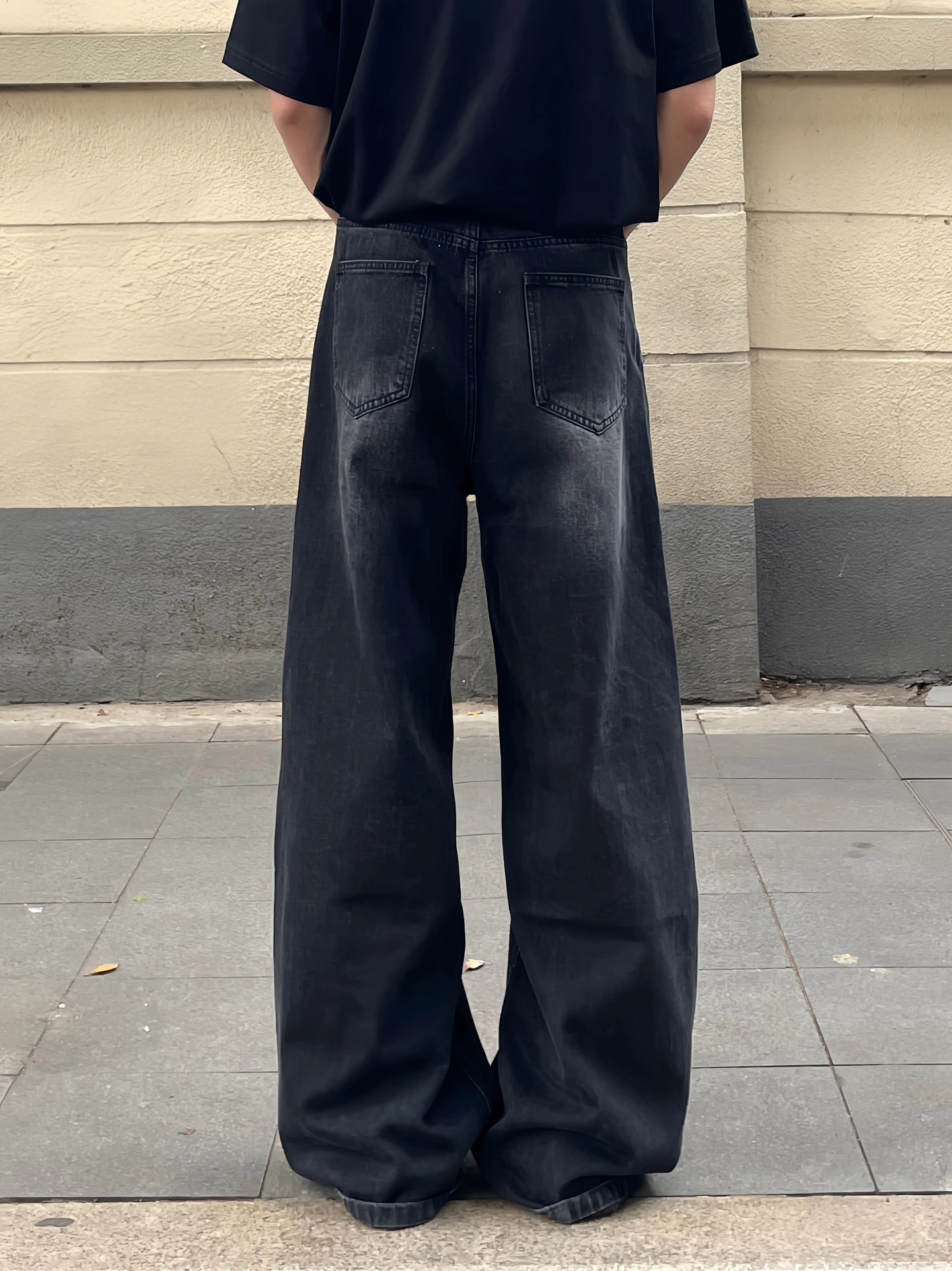 Fashion Review: High-Tech Water-Washed Jeans for All Sizes & Seasons - 图片 3