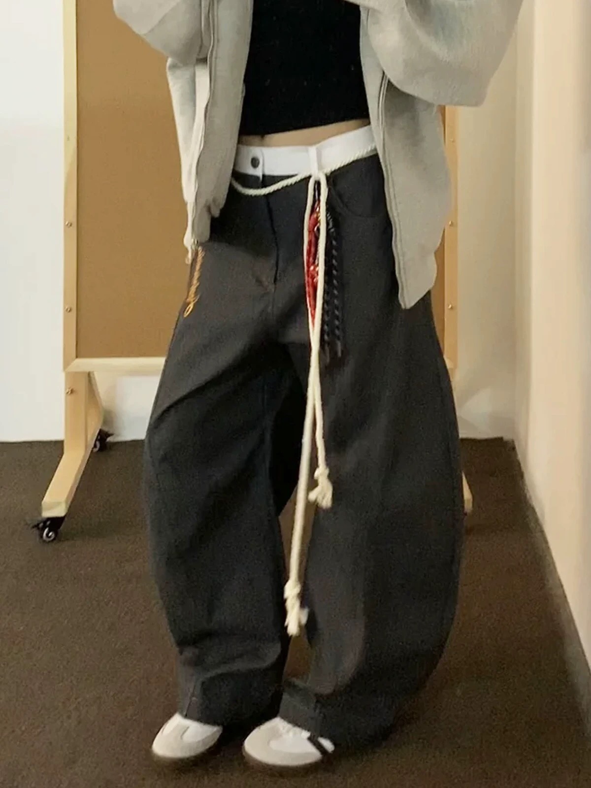 High-Tech Water Wash Machete Jeans for All Body Types in Black and Gray - 图片 7