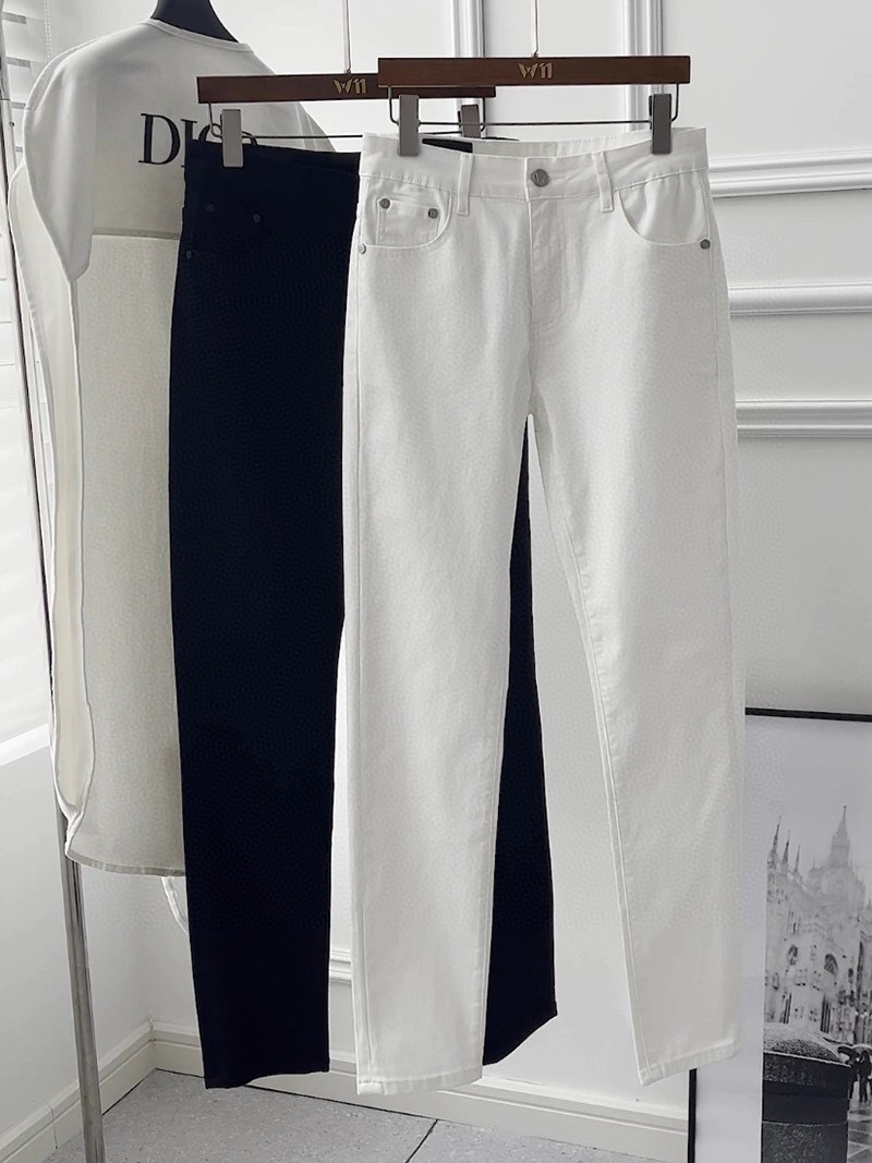 Stylish Khmer-Style Shorts for All Sizes: XK3157, 150 Feet, Black & White.