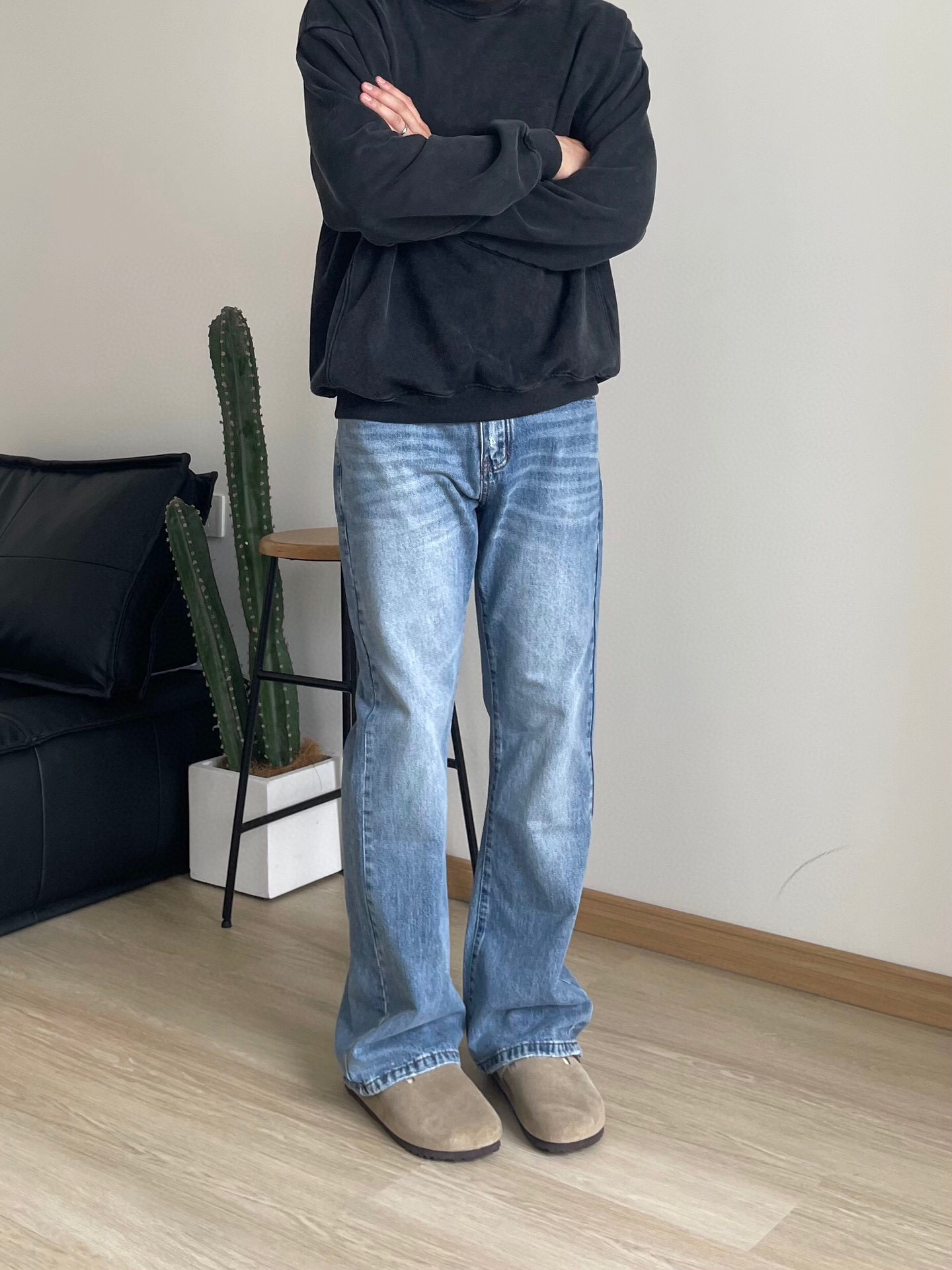 Vintage-Style Long-Barrel Jeans: Retro Modén Accents, Easy Street Fashion, Various Sizes.