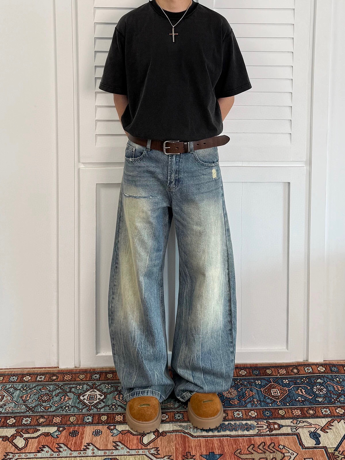 99💰 🔛款号XK3528‼️
美式复古裂纹水洗做旧弯刀牛仔裤潮牌cleanfit宽松直筒长裤子，面料定制经过一流的高工艺水洗 ，质地紧密 色泽均匀 纹理清晰，上身非常舒适 直筒版型 可显高显瘦遮肉，适合各种身材百搭不挑人，不管您什么体型，四季可穿百搭神裤 男生女生都可轻松驾驭 情侣款！
颜色：蓝色
尺码：S-XXXL
     身高	          体重	  建议码数
155-165CM	80-100斤	S
160-170CM	100-120斤	M
160-175CM	120-135斤	L
165-180CM	135-150斤	XL
170-185CM	150-165斤	2XL
175-190CM	165-180斤	3XL