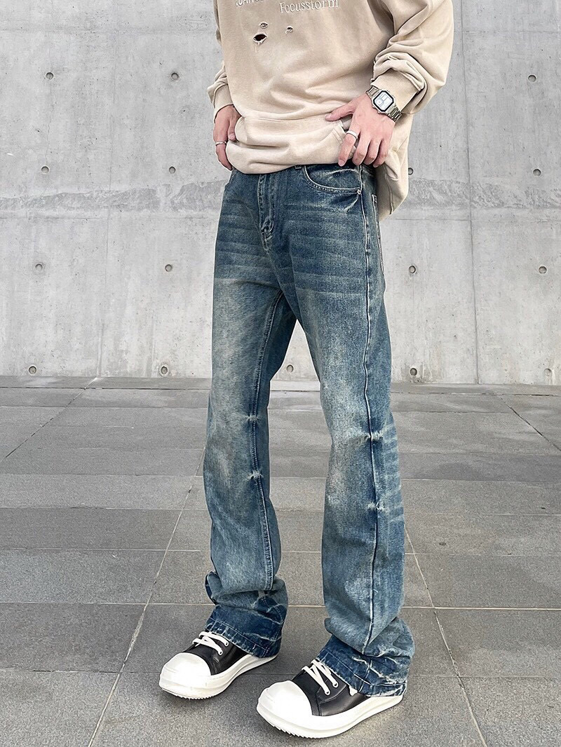 89💰 🔛款号XK2792‼️
美式复古水洗做旧cleanfit牛仔裤直筒微喇高街vibe风显瘦长裤潮，面料定制经过一流的高工艺水洗 ，质地紧密 色泽均匀 纹理清晰，上身非常舒适 直筒版型 可显高显瘦遮肉 ，适合各种身材 百搭不挑人，不管您什么体型 
四季可穿百搭神裤 男生女生都可轻松驾驭 情侣款！
颜色：蓝
尺码：S-XXXL
尺码    S  M     L     XL   XXL  3XL
裤长    98   99  100  101  102  103
臀围   103  105  109  111  115  119
腰围    74   78    82    86   90  94
细节均为实物 拍摄 显示器光线造成色差问题均属正常现象 手工测量存在1-3cm误差