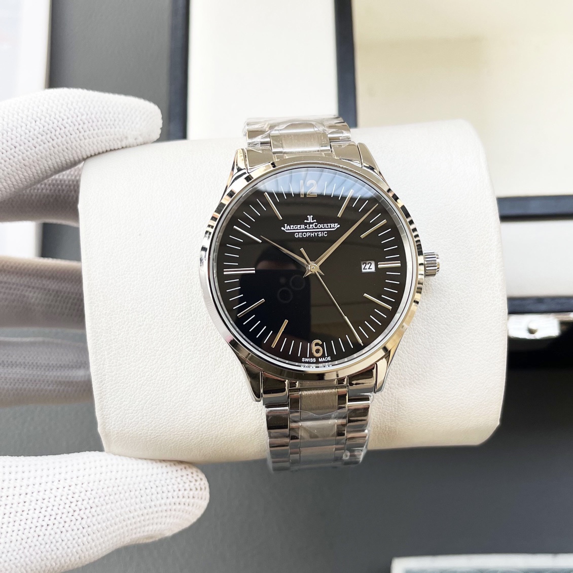 Luxury White Gill 1197 Watch with Gold Steel Belt, Sapphire Protection Face.