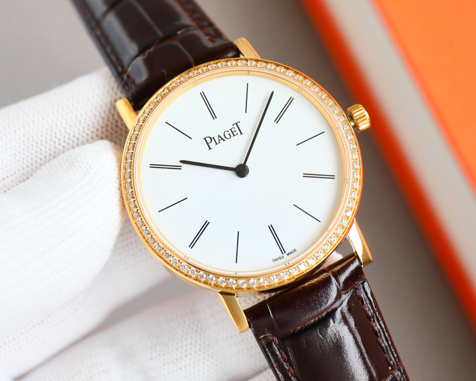 Luxury Altiplano Series Watch: White Shell, Gold Shell, Cal.430P Core, Sapphire Face - 图片 1