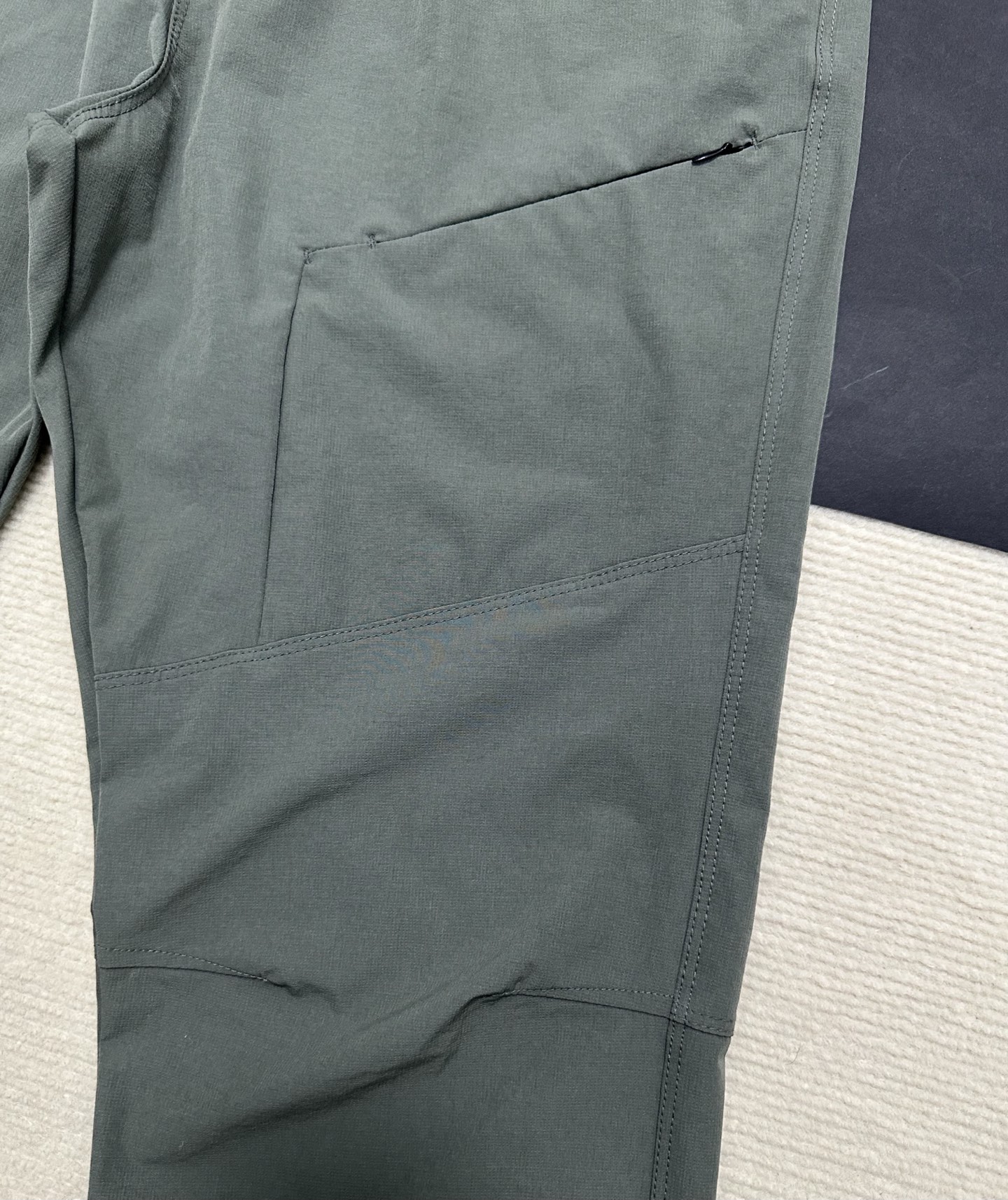 Descente Men's Hiking Pants - Water Repellent, Slim Fit, and Durable 6 i1746636792880 8221 0 4