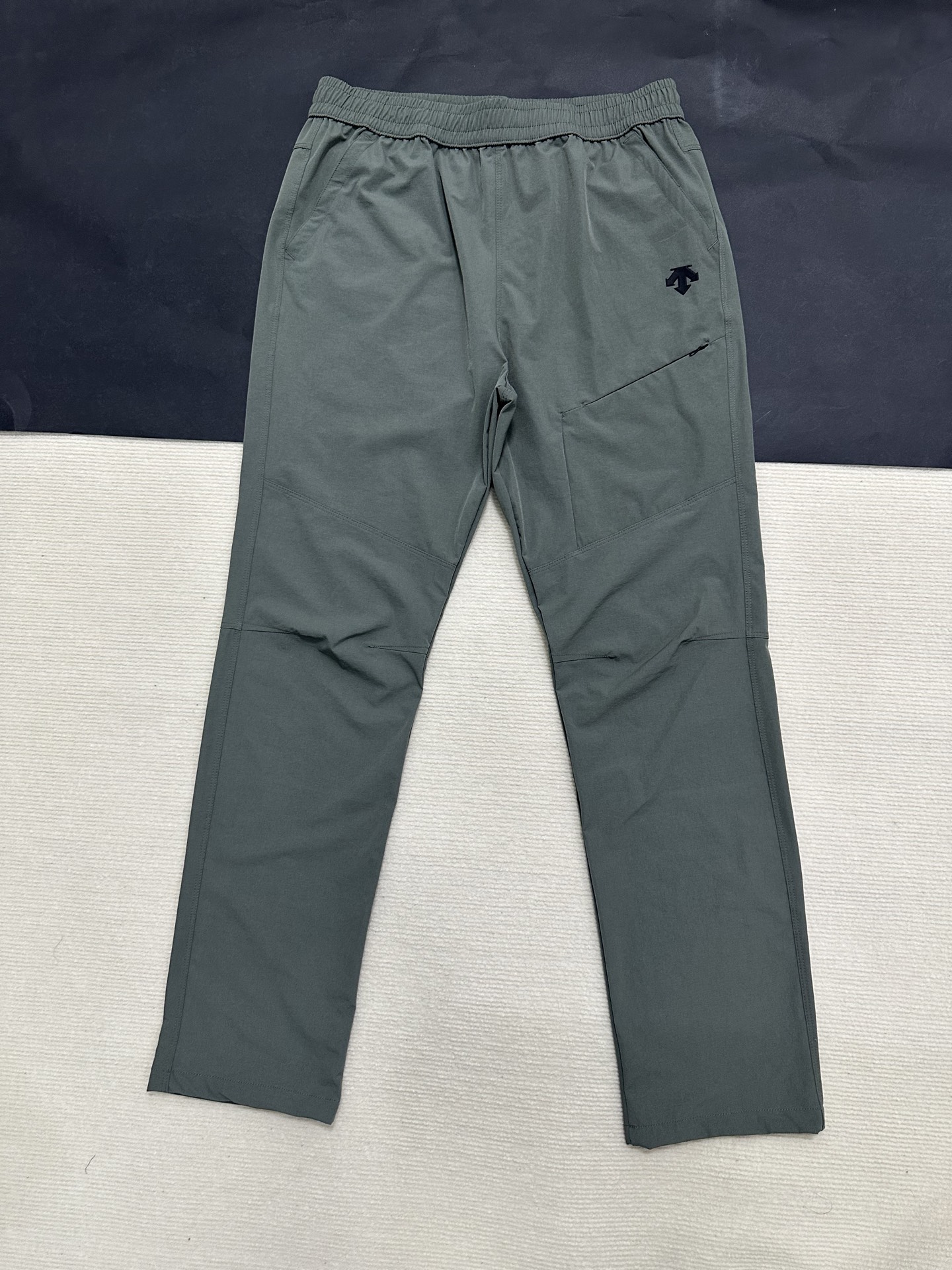 Descente Men's Hiking Pants - Water Repellent, Slim Fit, and Durable 2 i1746636793669 5126 0 0