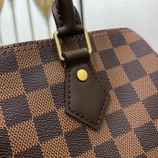 【顶级原单】 款号:N40575钢扣 Speedy 系列手袋原为 1930 年代的旅行者而设计,以此之名致敬 【顶级原单】 款号:N40575钢扣 Speedy 系列手袋原为 1930 年代的旅行者而设计,以此之名致敬