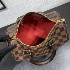 【顶级原单】 款号:N40575钢扣 Speedy 系列手袋原为 1930 年代的旅行者而设计,以此之名致敬 【顶级原单】 款号:N40575钢扣 Speedy 系列手袋原为 1930 年代的旅行者而设计,以此之名致敬