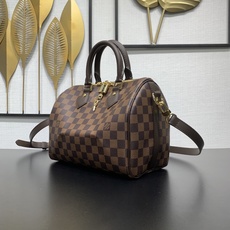 【顶级原单】 款号:N40575钢扣 Speedy 系列手袋原为 1930 年代的旅行者而设计,以此之名致敬 【顶级原单】 款号:N40575钢扣 Speedy 系列手袋原为 1930 年代的旅行者而设计,以此之名致敬