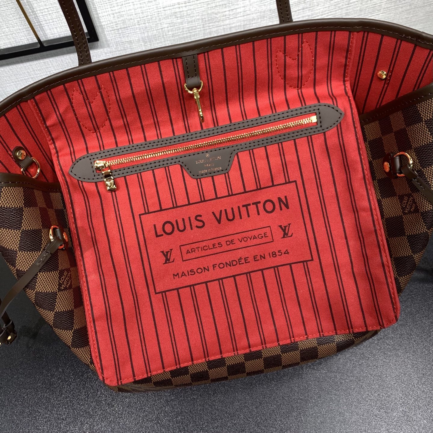 【顶级原单】 款号：N40599钢扣        本款 Neverfull 中号托特包为 Damier Ebene 帆