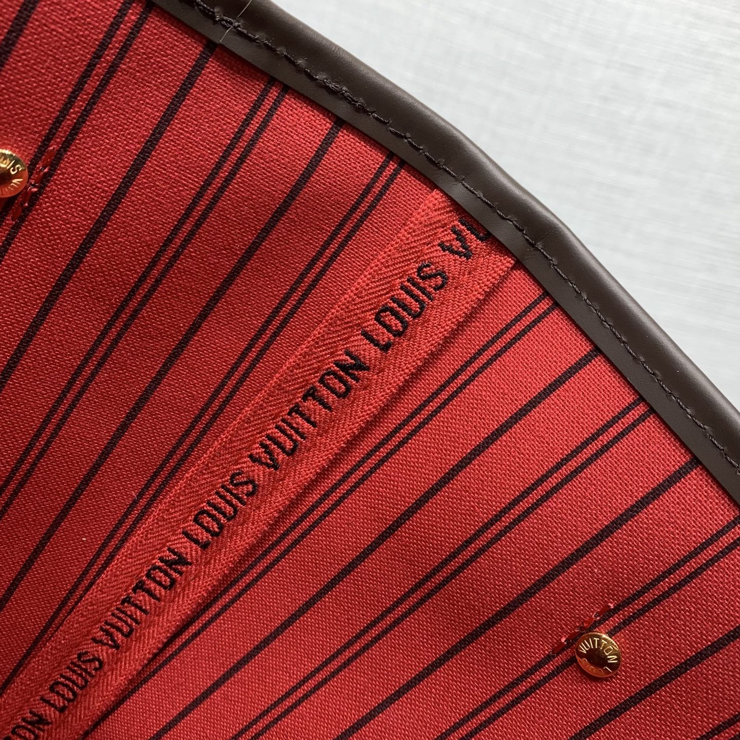【顶级原单】 款号：N40599钢扣        本款 Neverfull 中号托特包为 Damier Ebene 帆