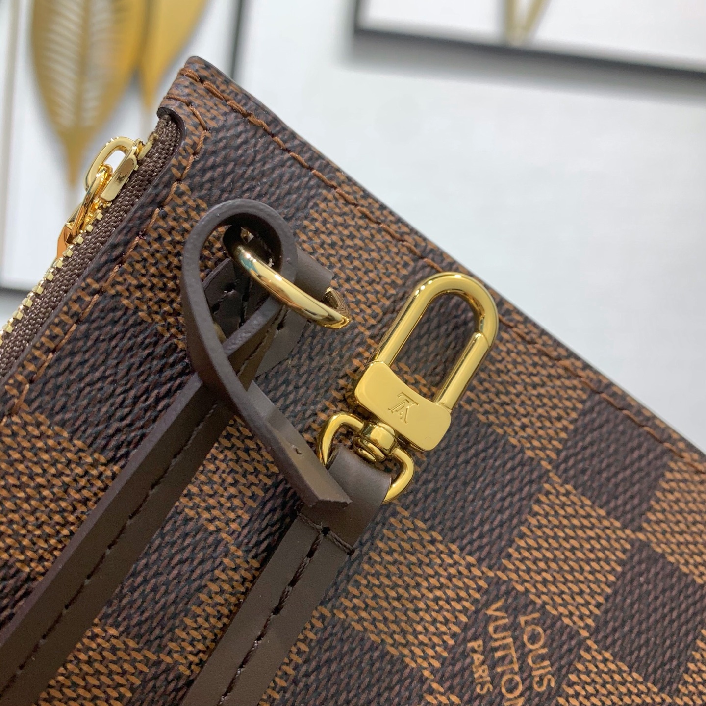 【顶级原单】 款号：N40599钢扣        本款 Neverfull 中号托特包为 Damier Ebene 帆