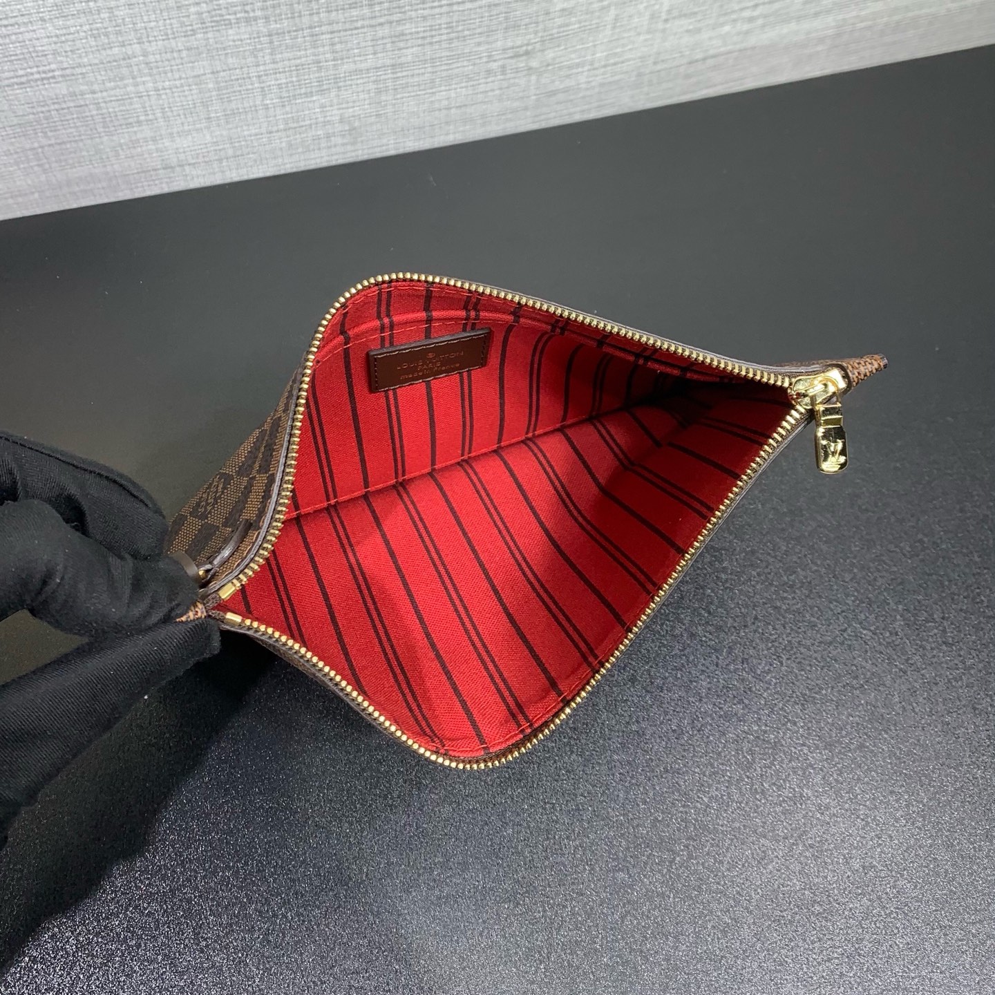 【顶级原单】 款号：N40599钢扣        本款 Neverfull 中号托特包为 Damier Ebene 帆