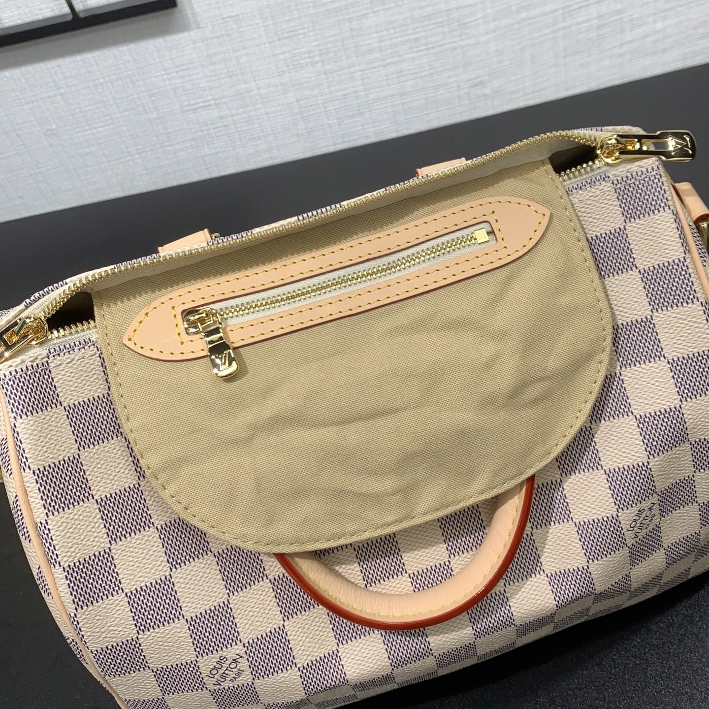 【顶级原单】 款号：N40608（钢扣）        Speedy 系列手袋原为旅行者而设计，借由此名致敬 1930 