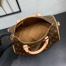 【顶级原单】 款号:M46980(钢扣) Speedy 系列手袋原为 1930 年代的旅行者而设计,其名 【顶级原单】 款号:M46980(钢扣) Speedy 系列手袋原为 1930 年代的旅行者而设计,其名