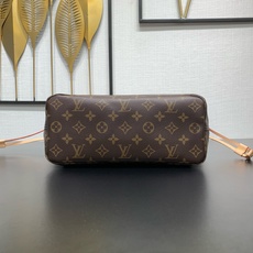 【顶级原单】 款号:M41001新版 (钢扣) Neverfull PM手提袋对永恒的设计与传统的细节。 【顶级原单】 款号:M41001新版 (钢扣) Neverfull PM手提袋对永恒的设计与传统的细节。