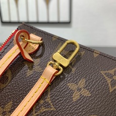 【顶级原单】 款号:M41001新版 (钢扣) Neverfull PM手提袋对永恒的设计与传统的细节。 【顶级原单】 款号:M41001新版 (钢扣) Neverfull PM手提袋对永恒的设计与传统的细节。