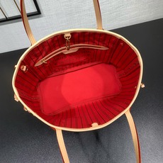 【顶级原单】 款号:M41001新版 (钢扣) Neverfull PM手提袋对永恒的设计与传统的细节。 【顶级原单】 款号:M41001新版 (钢扣) Neverfull PM手提袋对永恒的设计与传统的细节。