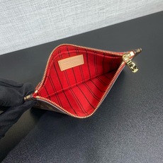 【顶级原单】 款号:M41001新版 (钢扣) Neverfull PM手提袋对永恒的设计与传统的细节。 【顶级原单】 款号:M41001新版 (钢扣) Neverfull PM手提袋对永恒的设计与传统的细节。