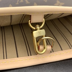 【顶级原单】 款号:M46979钢扣 这款Neverfull PM包将永恒的设计和经典细节结合在一起。由Monog 【顶级原单】 款号:M46979钢扣 这款Neverfull PM包将永恒的设计和经典细节结合在一起。由Monog