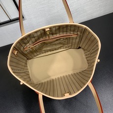 【顶级原单】 款号:M46979钢扣 这款Neverfull PM包将永恒的设计和经典细节结合在一起。由Monog 【顶级原单】 款号:M46979钢扣 这款Neverfull PM包将永恒的设计和经典细节结合在一起。由Monog