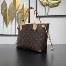 【顶级原单】 款号:M46979钢扣 这款Neverfull PM包将永恒的设计和经典细节结合在一起。由Monog 【顶级原单】 款号:M46979钢扣 这款Neverfull PM包将永恒的设计和经典细节结合在一起。由Monog