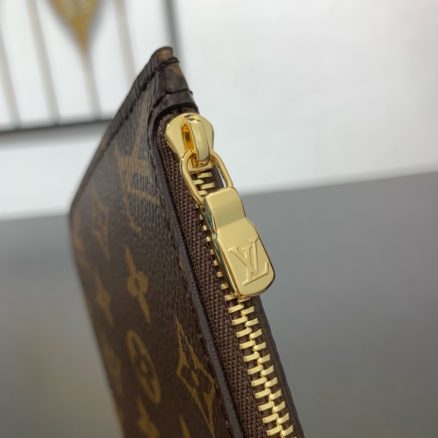 【顶级原单】 款号:M46979钢扣 这款Neverfull PM包将永恒的设计和经典细节结合在一起。由Monog 【顶级原单】 款号:M46979钢扣 这款Neverfull PM包将永恒的设计和经典细节结合在一起。由Monog