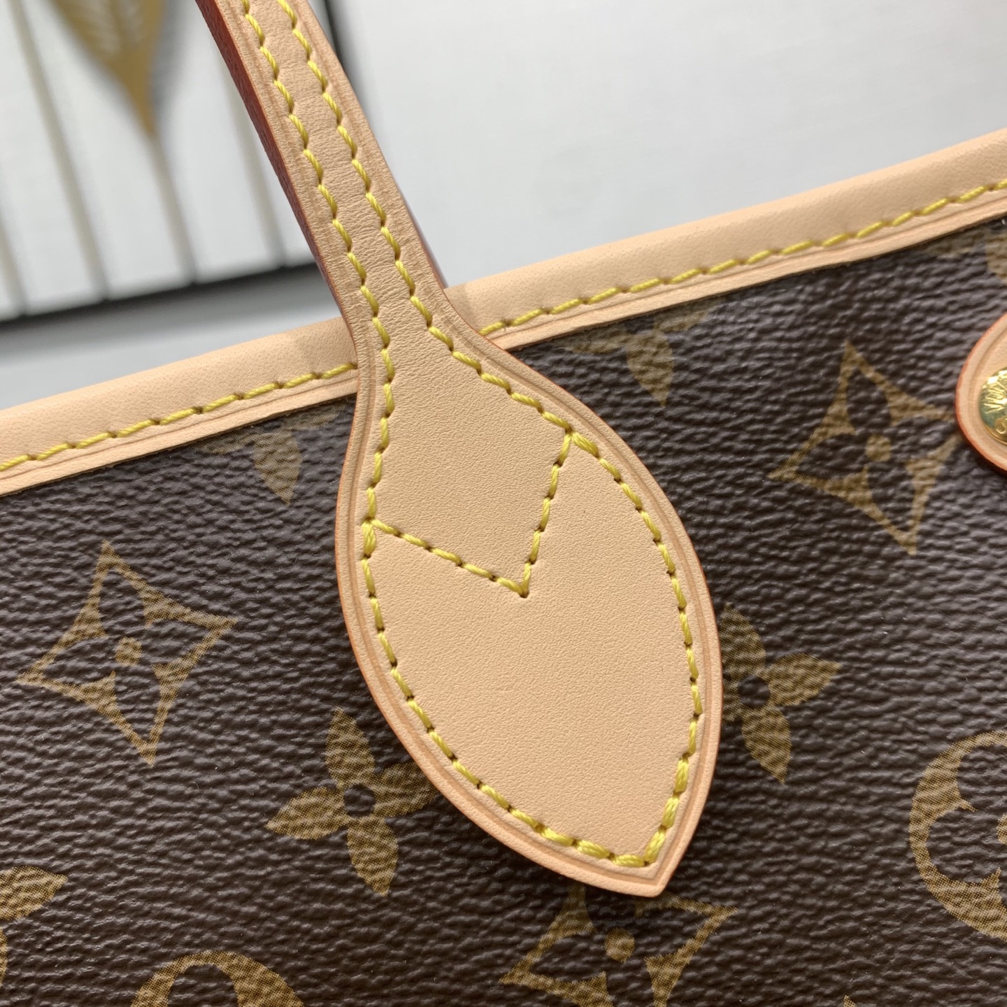 【顶级原单】 款号:M46979钢扣 这款Neverfull PM包将永恒的设计和经典细节结合在一起。由Monog 【顶级原单】 款号:M46979钢扣 这款Neverfull PM包将永恒的设计和经典细节结合在一起。由Monog