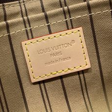 【顶级原单】 款号:M46979钢扣 这款Neverfull PM包将永恒的设计和经典细节结合在一起。由Monog 【顶级原单】 款号:M46979钢扣 这款Neverfull PM包将永恒的设计和经典细节结合在一起。由Monog