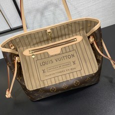 【顶级原单】 款号:M46979钢扣 这款Neverfull PM包将永恒的设计和经典细节结合在一起。由Monog 【顶级原单】 款号:M46979钢扣 这款Neverfull PM包将永恒的设计和经典细节结合在一起。由Monog