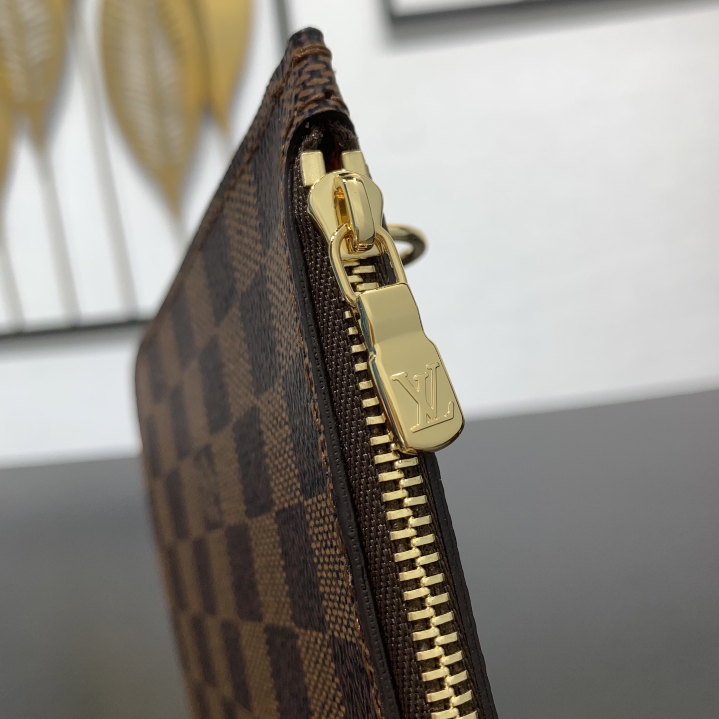 【顶级原单】 款号：N40597钢扣    本款 Neverfull 大号托特包为 Damier Ebene 帆布勾勒牛