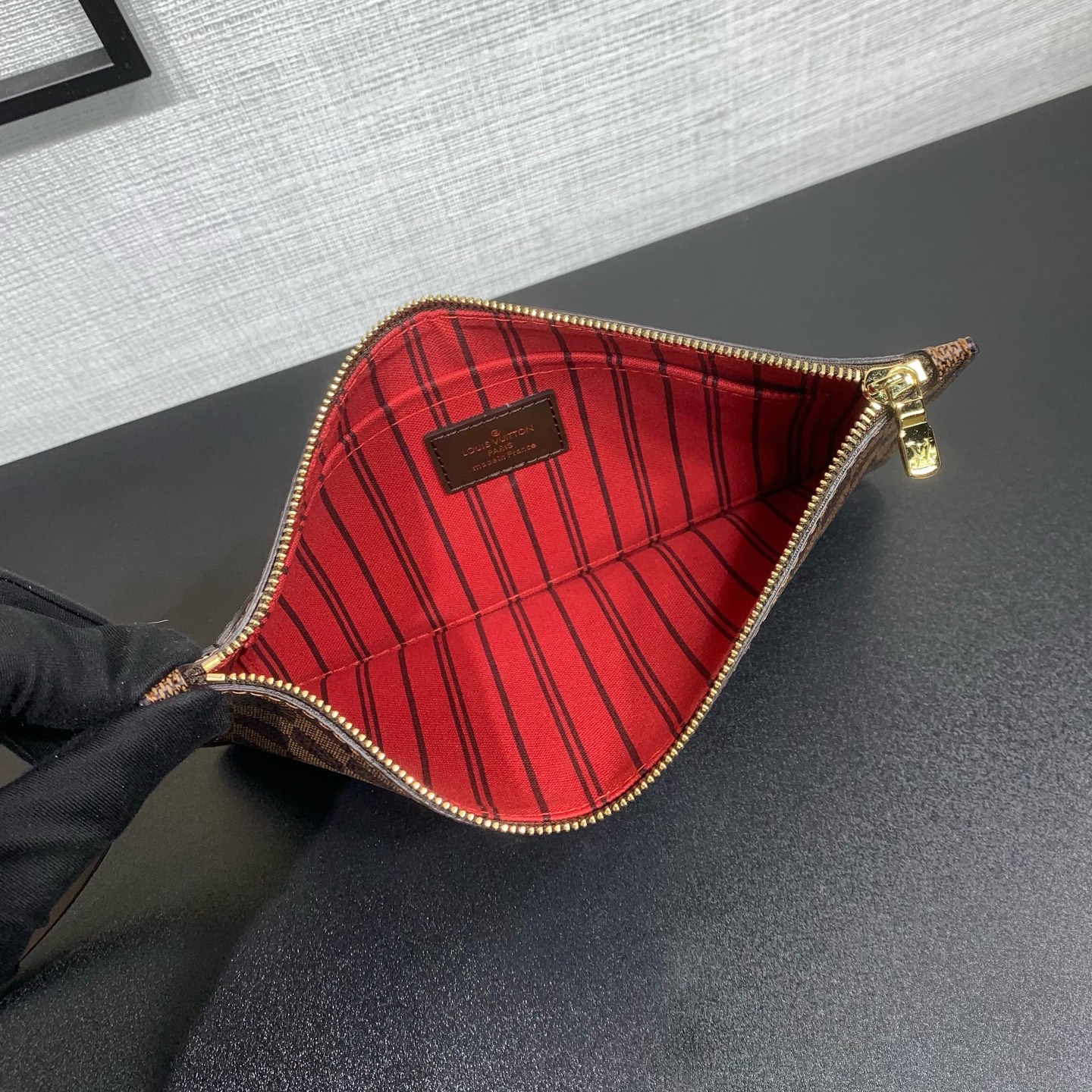 【顶级原单】 款号：N40597钢扣    本款 Neverfull 大号托特包为 Damier Ebene 帆布勾勒牛