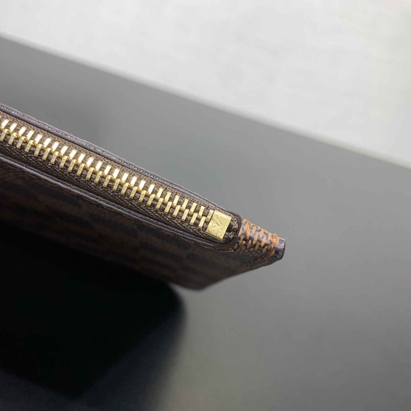 【顶级原单】 款号：N40597钢扣    本款 Neverfull 大号托特包为 Damier Ebene 帆布勾勒牛