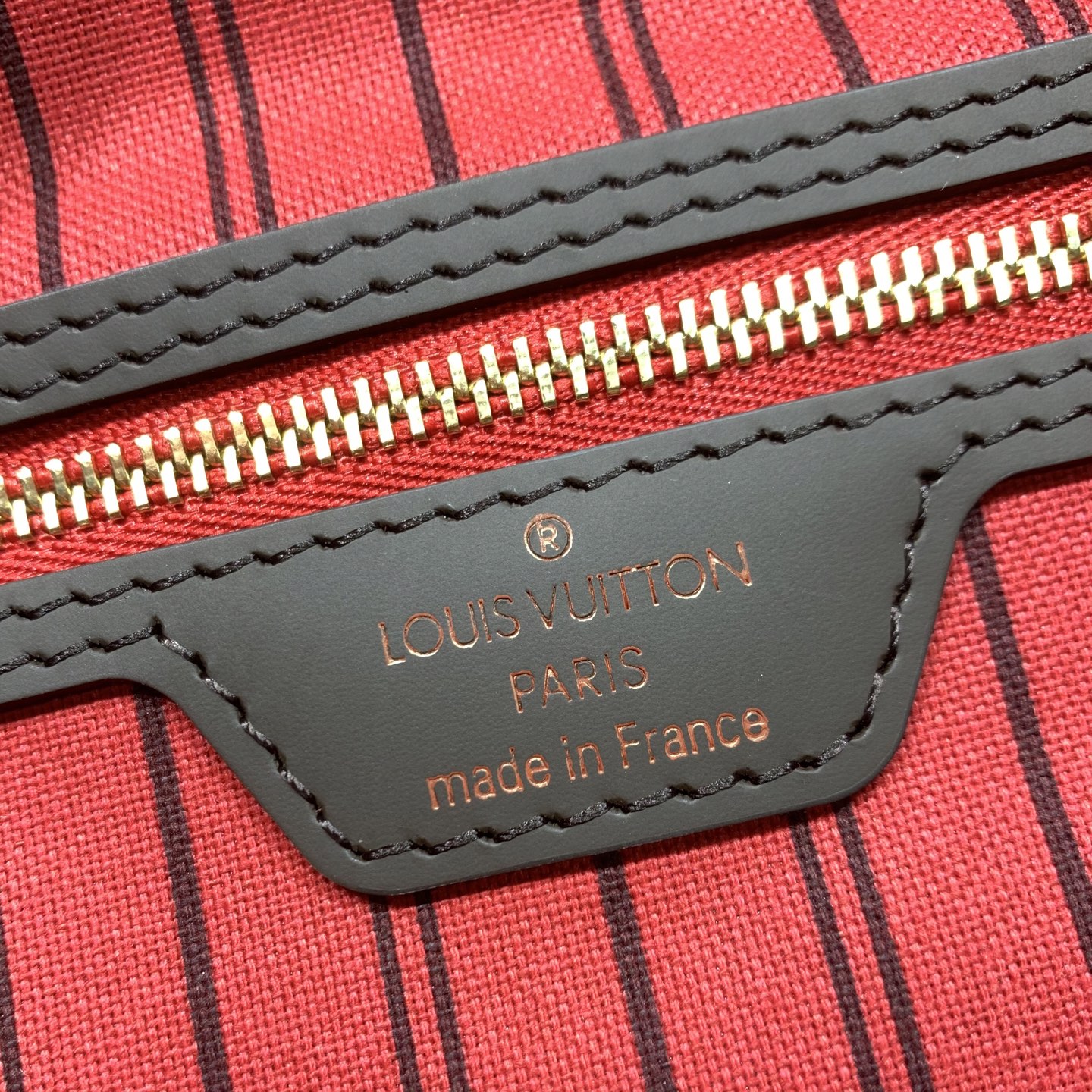 【顶级原单】 款号：N40597钢扣    本款 Neverfull 大号托特包为 Damier Ebene 帆布勾勒牛