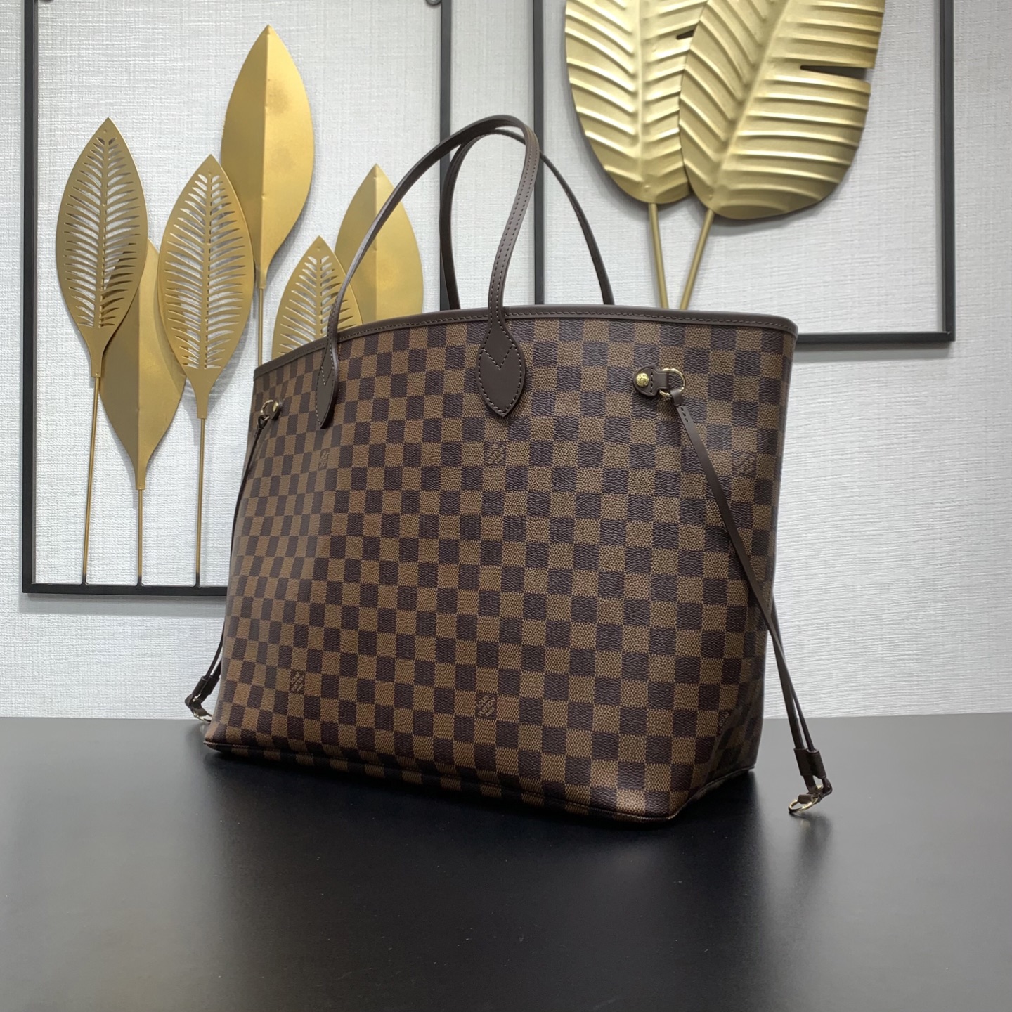 【顶级原单】 款号：N40597钢扣    本款 Neverfull 大号托特包为 Damier Ebene 帆布勾勒牛