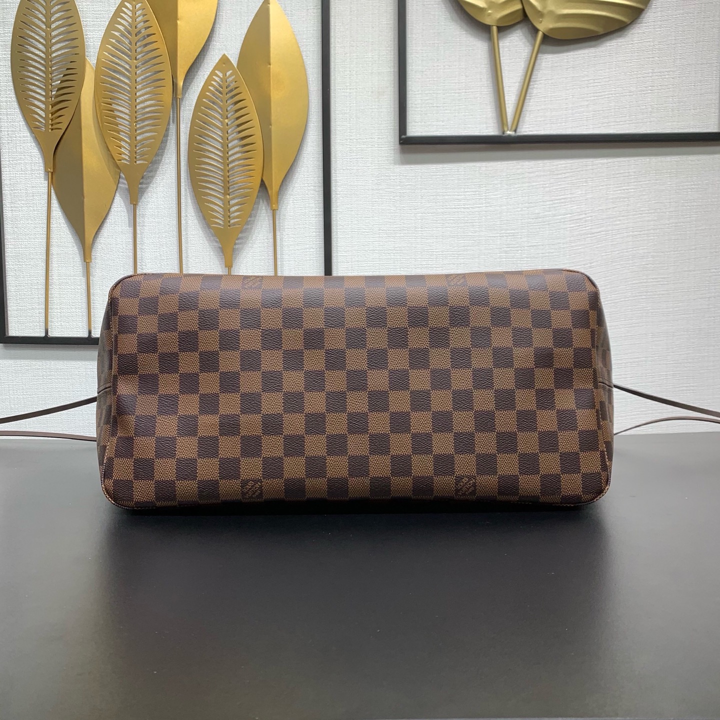 【顶级原单】 款号：N40597钢扣    本款 Neverfull 大号托特包为 Damier Ebene 帆布勾勒牛