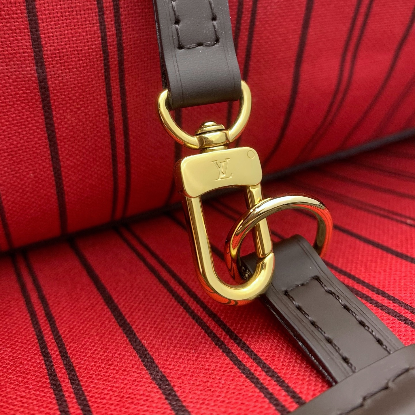【顶级原单】 款号：N40597钢扣    本款 Neverfull 大号托特包为 Damier Ebene 帆布勾勒牛