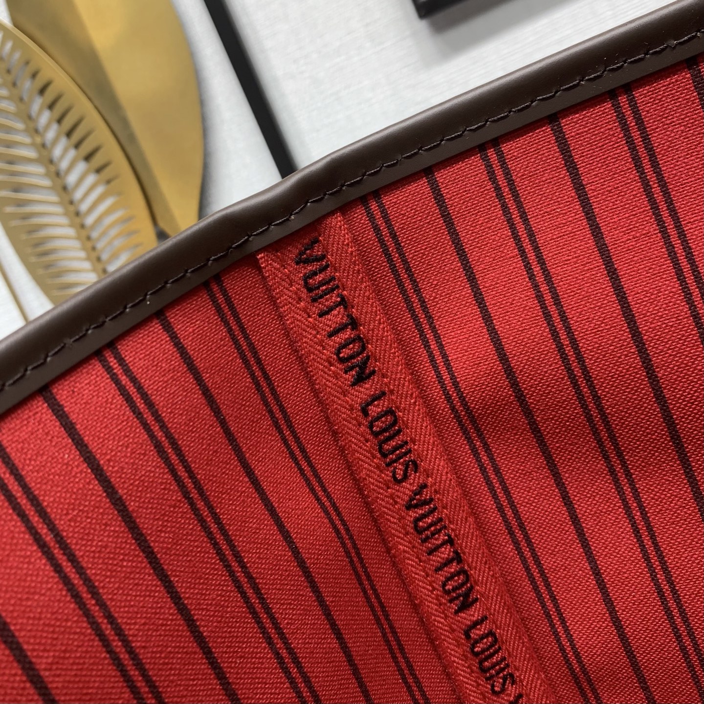 【顶级原单】 款号：N40597钢扣    本款 Neverfull 大号托特包为 Damier Ebene 帆布勾勒牛