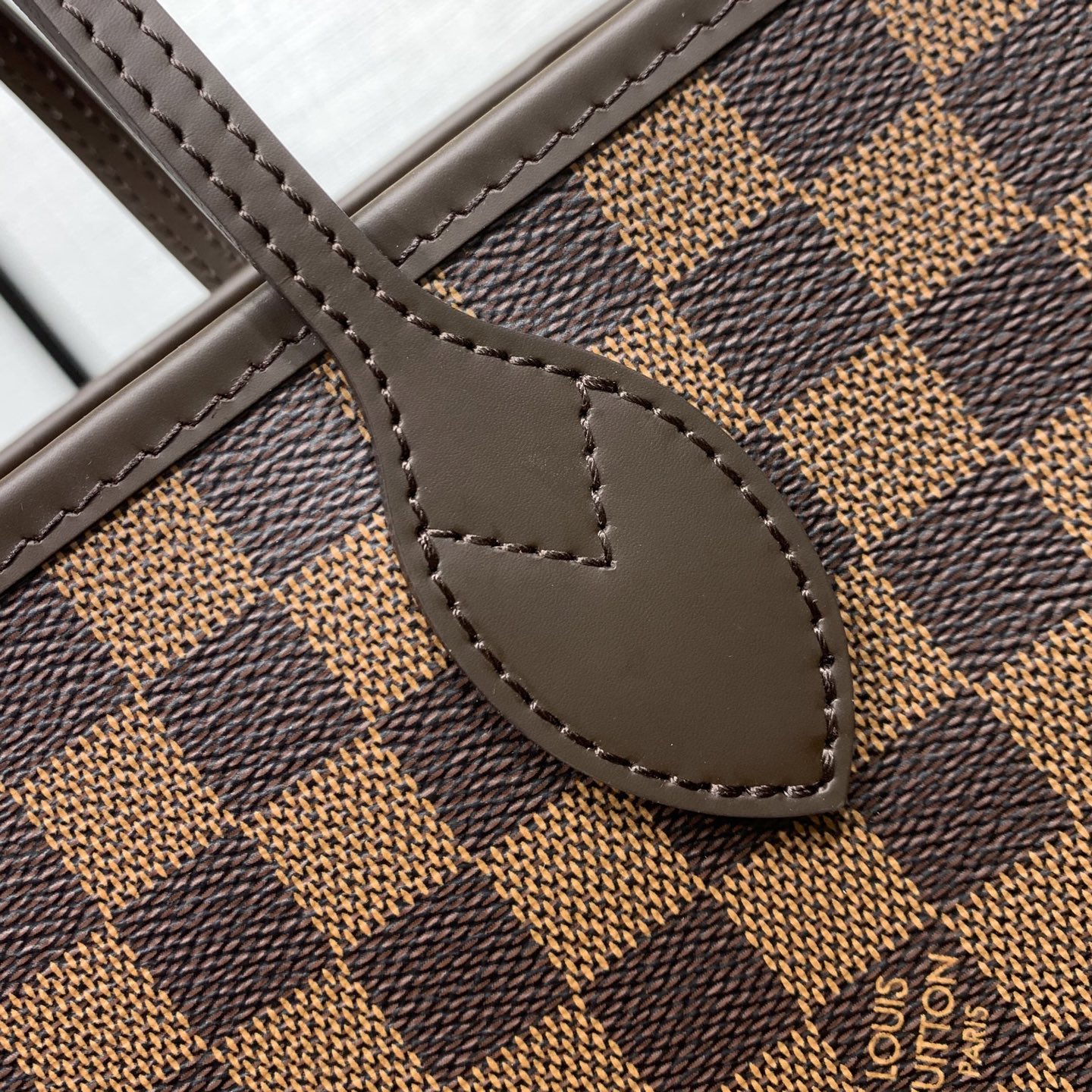 【顶级原单】 款号：N40597钢扣    本款 Neverfull 大号托特包为 Damier Ebene 帆布勾勒牛